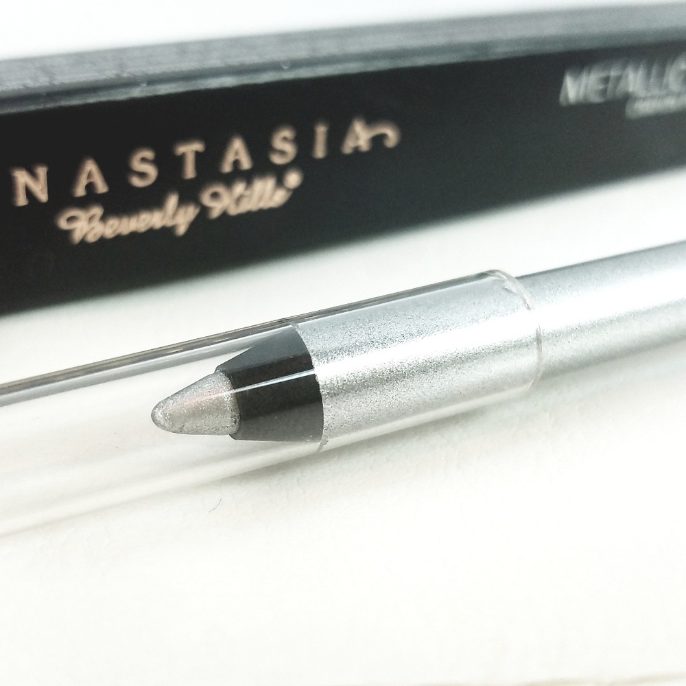 Anastasia Beverly Hills Metallic Silver Eyeliner